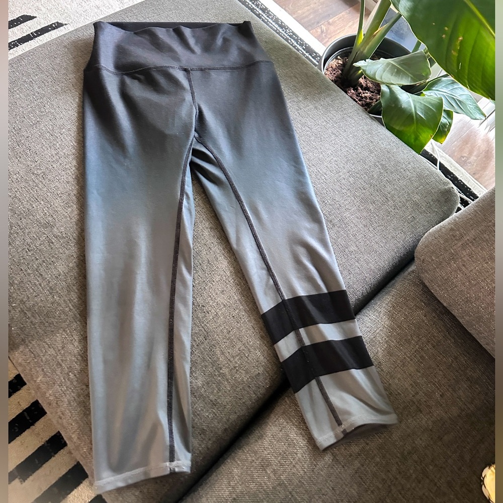 Alo Yoga High Waist Airbrush Capri Gradient Black